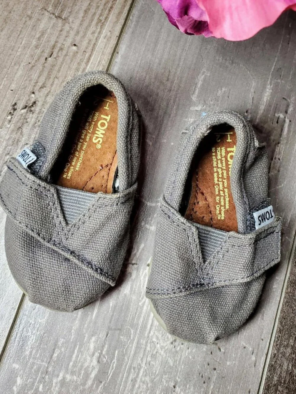 TOMS Size 2 Canvas Baby Shoes Ash Gray Beige NWOT